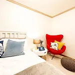 Stay Rock 樂 2 Room 3 Beds 3 Min From Ewha Univ Stn
