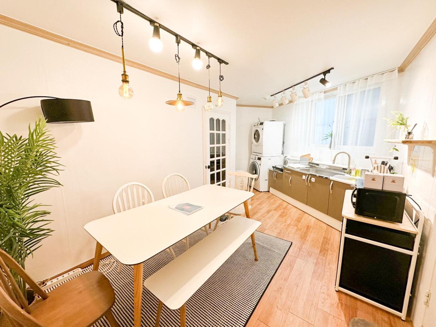 Rock 樂 2 3 Beds 3 Min From Ewha Univ Stn Appartement